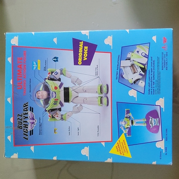 Buzz Lightyear Ultimate Talking Action Figure - Picture 2 of 15